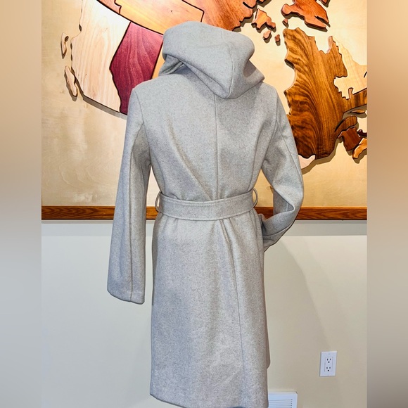 COPY - Pre-owned -Zara's beige hooded wrap coat- with long sleeves. - Picture 5 of 9